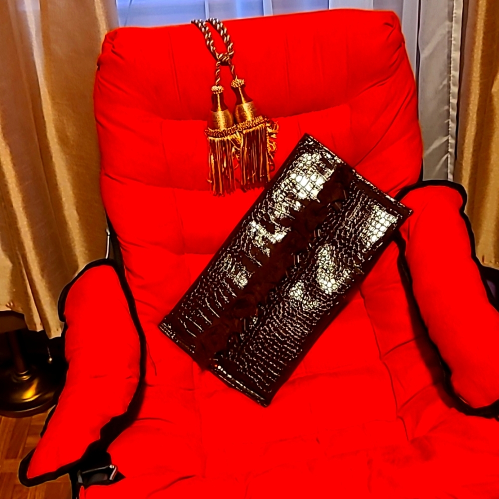 Alligator type clutch. Rich Brown with ruffle material in the front. Brown beads